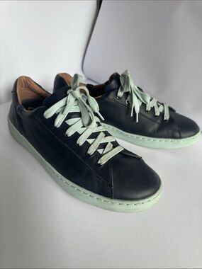 VIONIC Women’s Navy Blue Leather Sneakers with Mint Green Laces and Sole Size 11